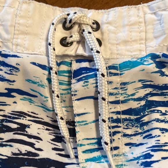 OSHKOSH B’GOSH Boys Swim Short - size 5 - Picture 9 of 15